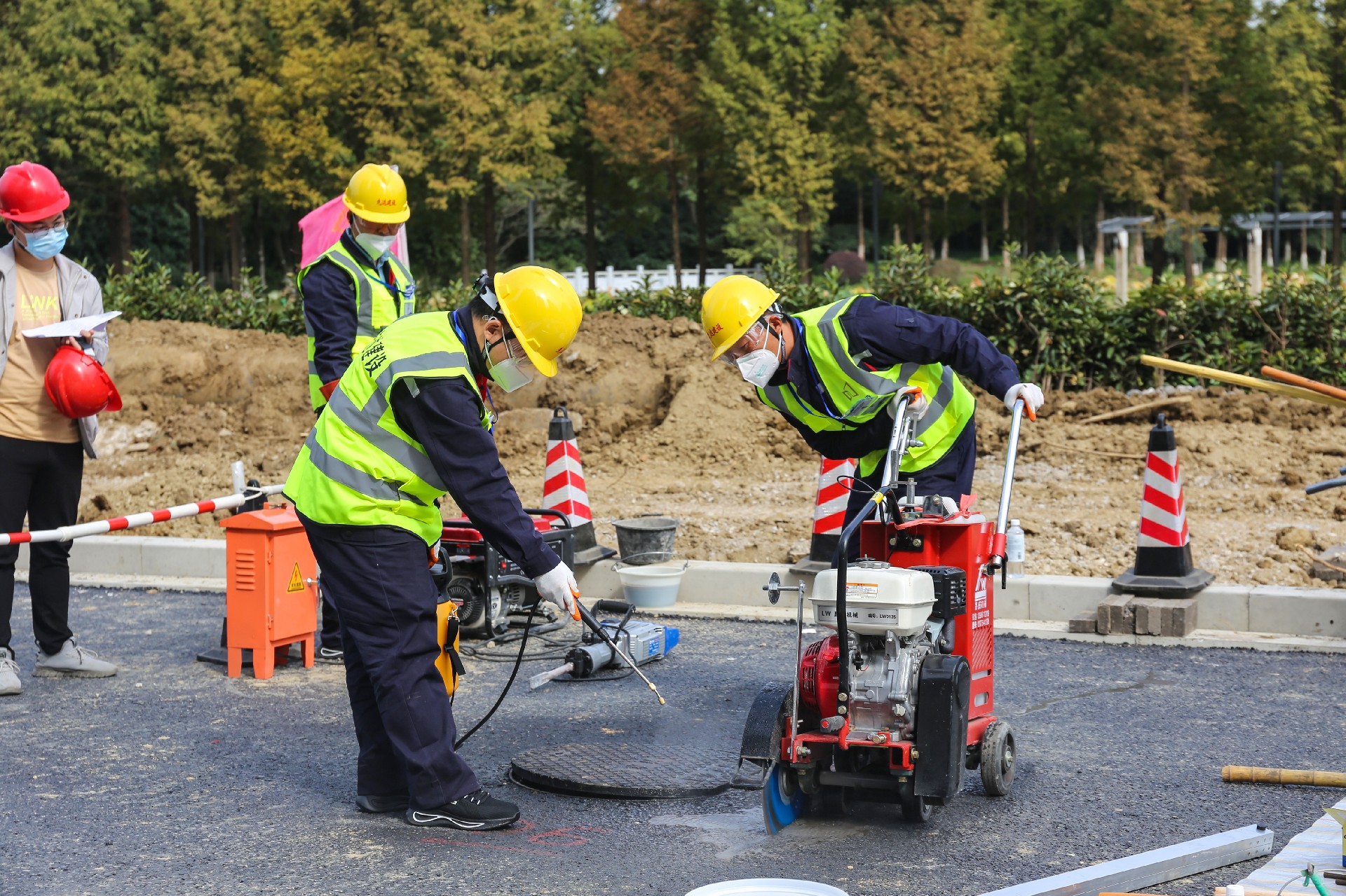 1636336942899392.jpg 1636336942899392.jpg